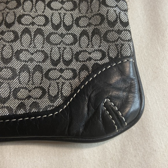 EUC  Vintage Coach  wristlet pouch in signature jacquard and leather - Picture 4 of 12